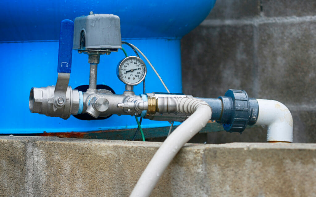 air pressure in a bladder tank